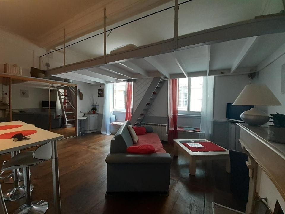 Coquet Studio En Mezzanine Nuit Pour 2 Personnes Saint-Girons  Buitenkant foto