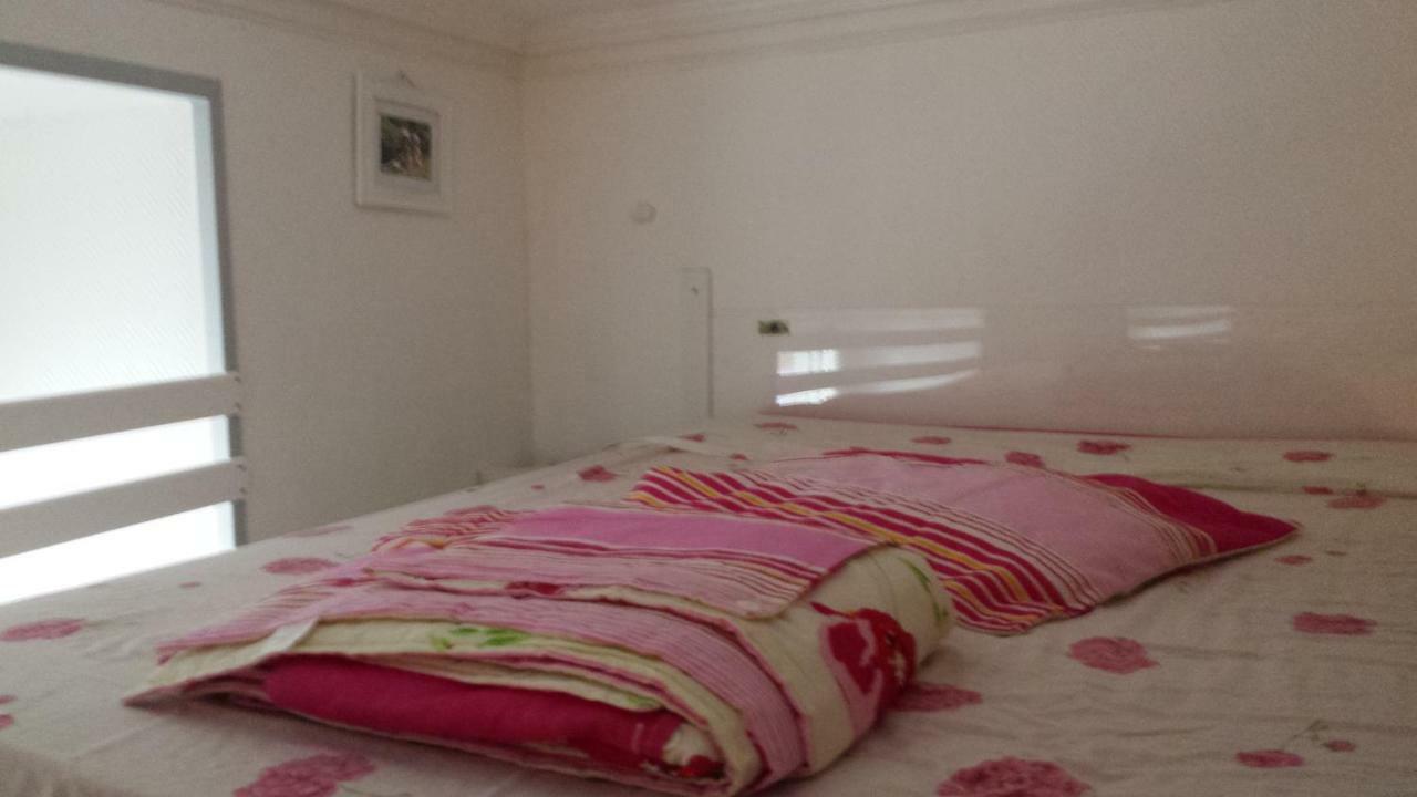 Coquet Studio En Mezzanine Nuit Pour 2 Personnes Saint-Girons  Buitenkant foto
