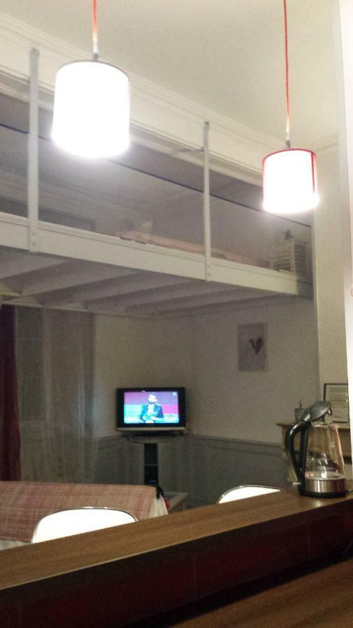 Coquet Studio En Mezzanine Nuit Pour 2 Personnes Saint-Girons  Buitenkant foto