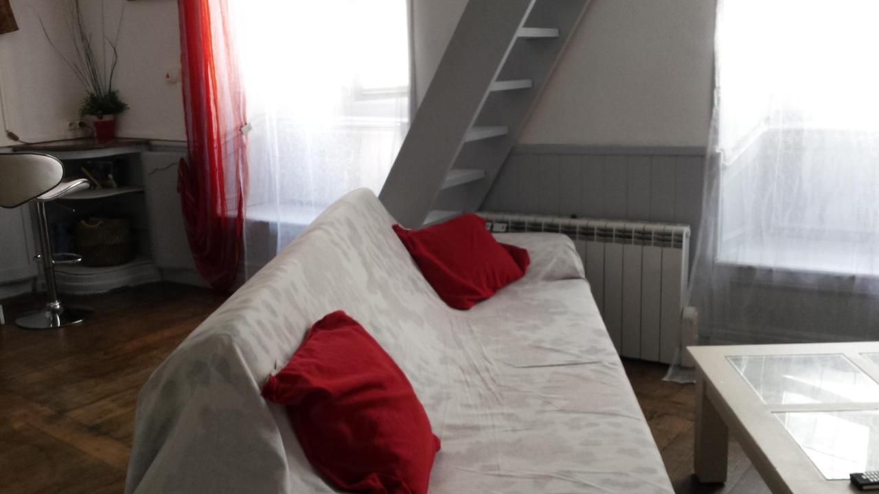 Coquet Studio En Mezzanine Nuit Pour 2 Personnes Saint-Girons  Buitenkant foto